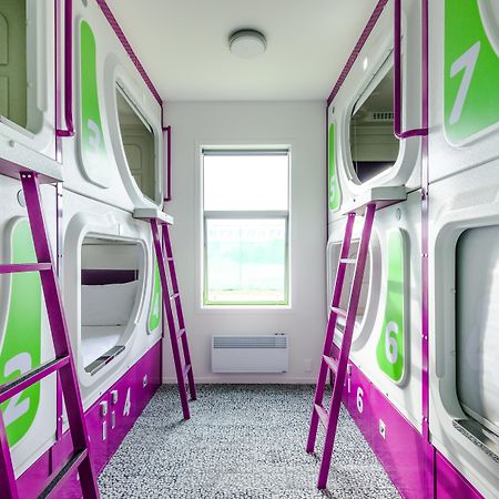 주시 스누즈 크라이스트처치 외부 사진 A capsule hotel in Osaka, Japan