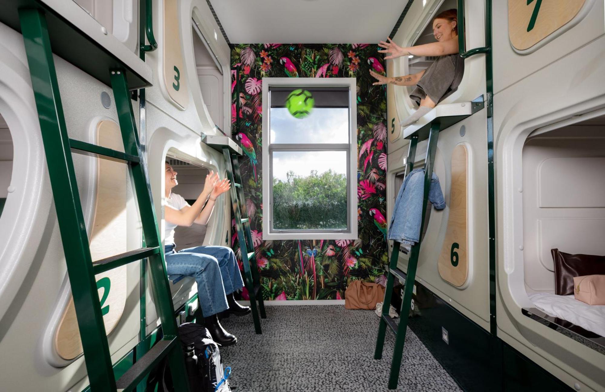 주시 스누즈 크라이스트처치 외부 사진 A capsule room at a capsule hotel in Tokyo, Japan