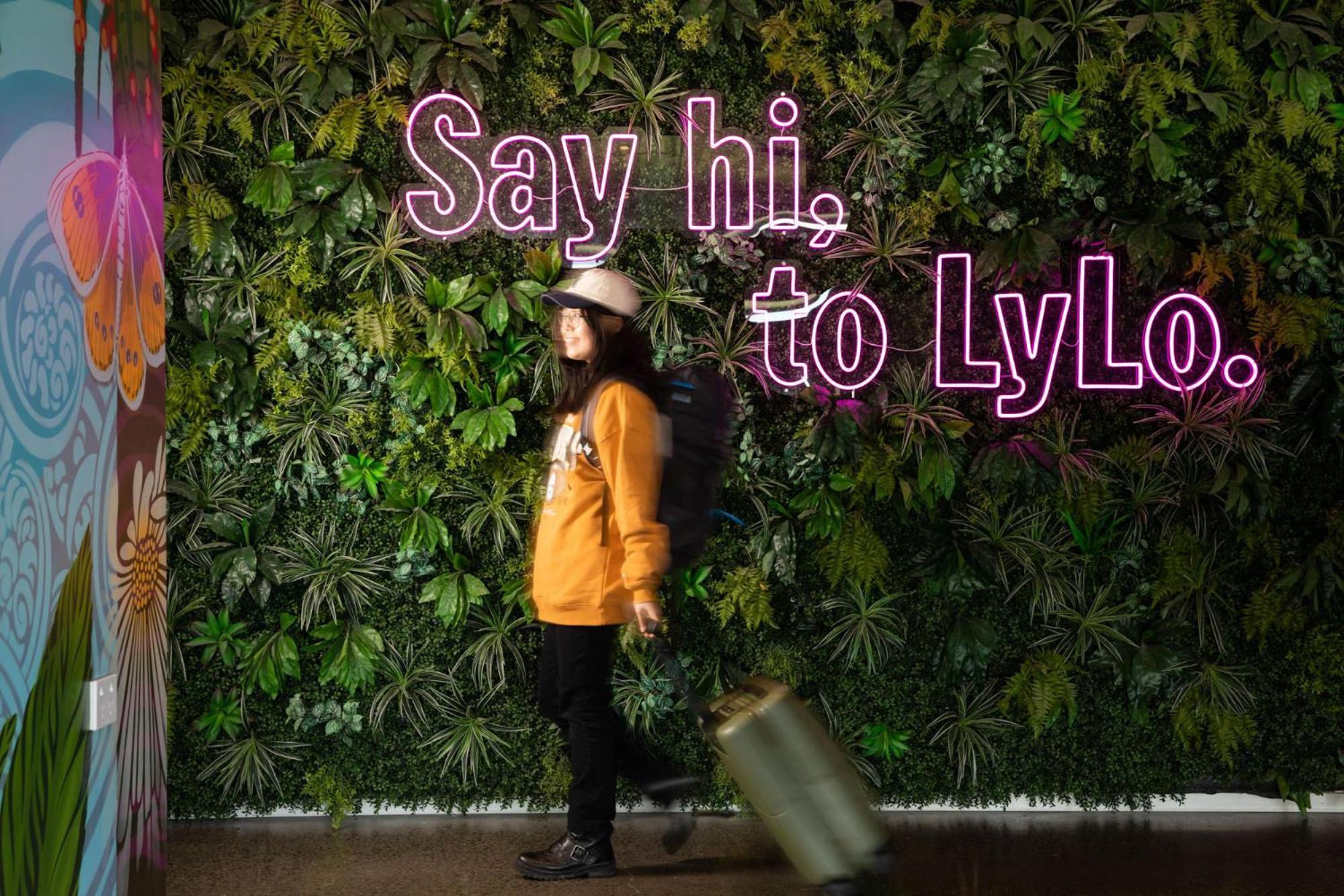 주시 스누즈 크라이스트처치 외부 사진 A living wall at the LyLo shopping centre in Melbourne, Australia
