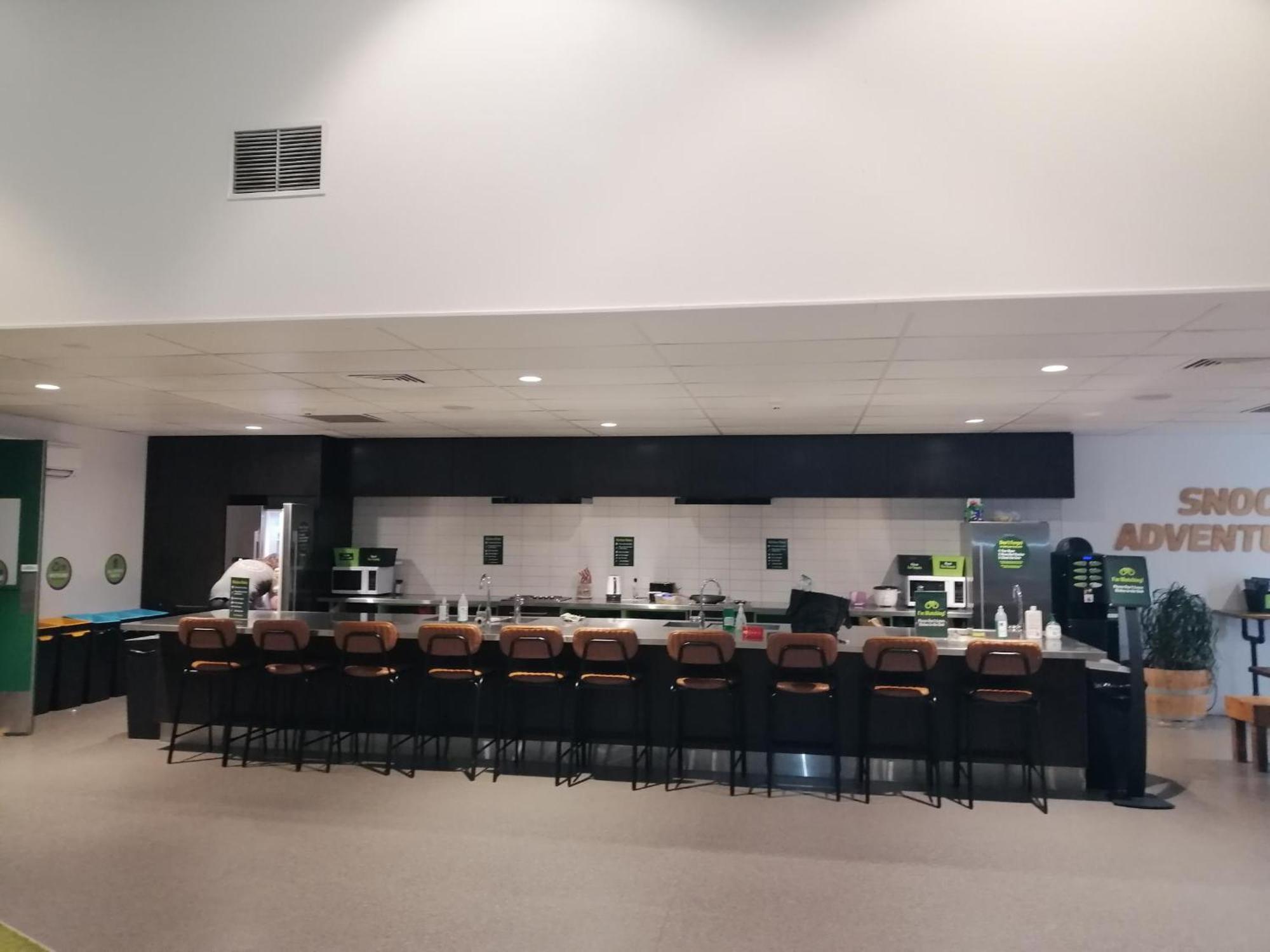 주시 스누즈 크라이스트처치 외부 사진 The kitchen at the new school